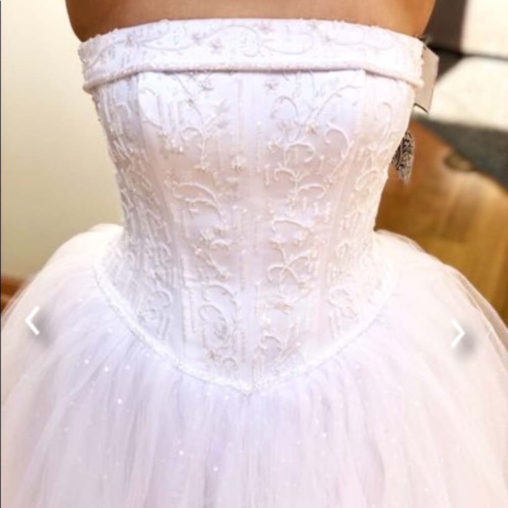 White, size 6 Tulle Wedding Dress